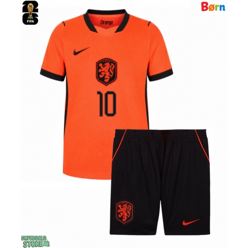 Holland Memphis Depay #10 Replika Babytøj Hjemmebanesæt Børn VM 2026 Kortærmet (+ Korte bukser)